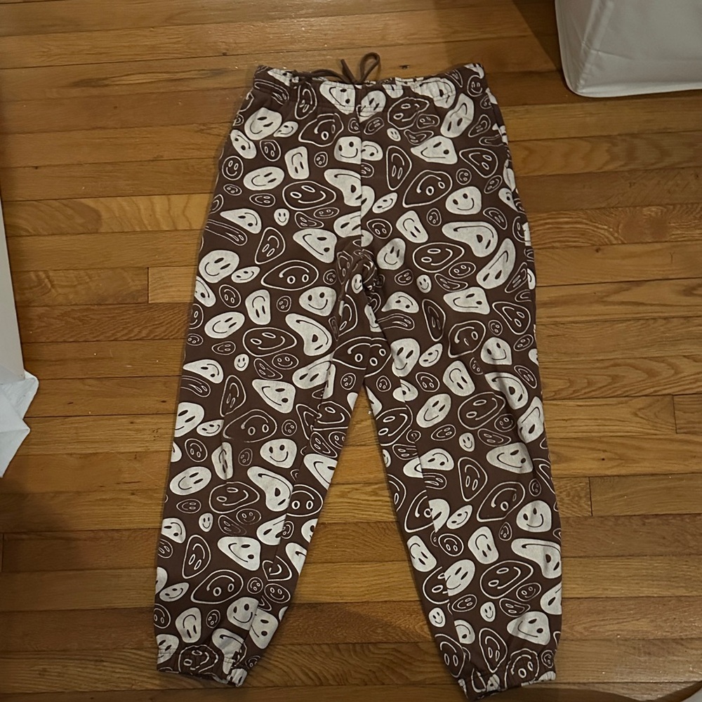 PacSun Brown Smiley sweatpants